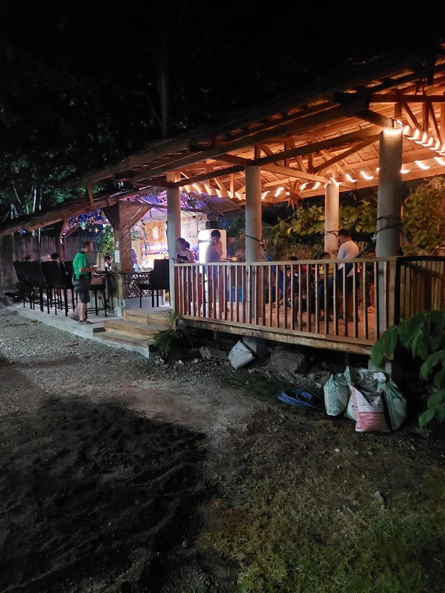 The Backyard Inn Moalboal Exterior foto